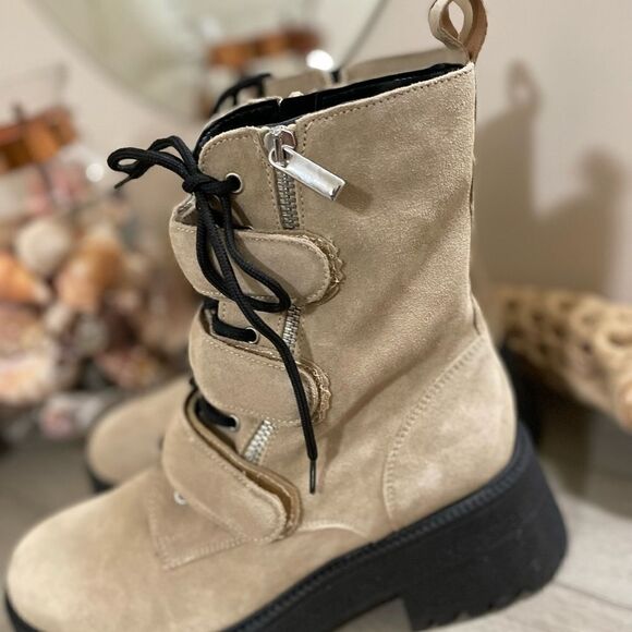 New Free People Emmett Lace up boots in latte suede size 9,5
Retail $268 - Picture 8 of 11